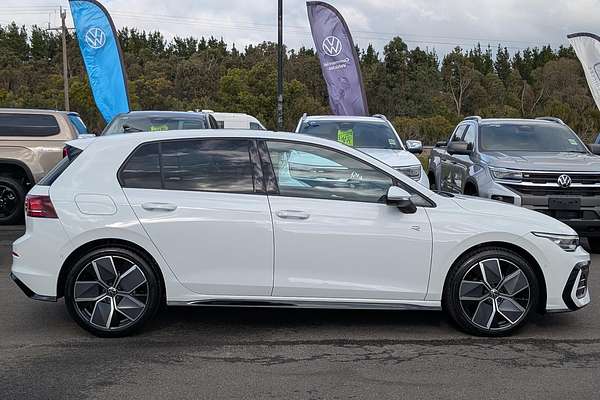 2025 Volkswagen Golf 110TSI R-Line 8.5