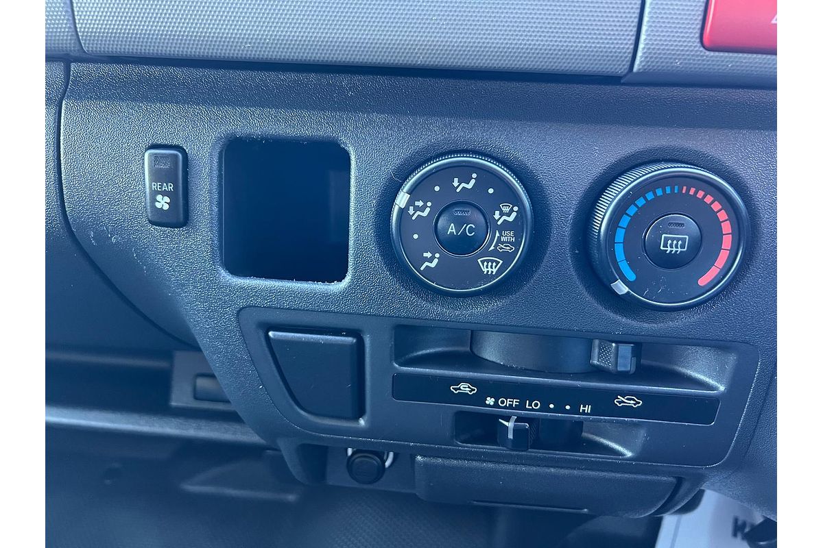 2011 Toyota Hiace Commuter KDH223R