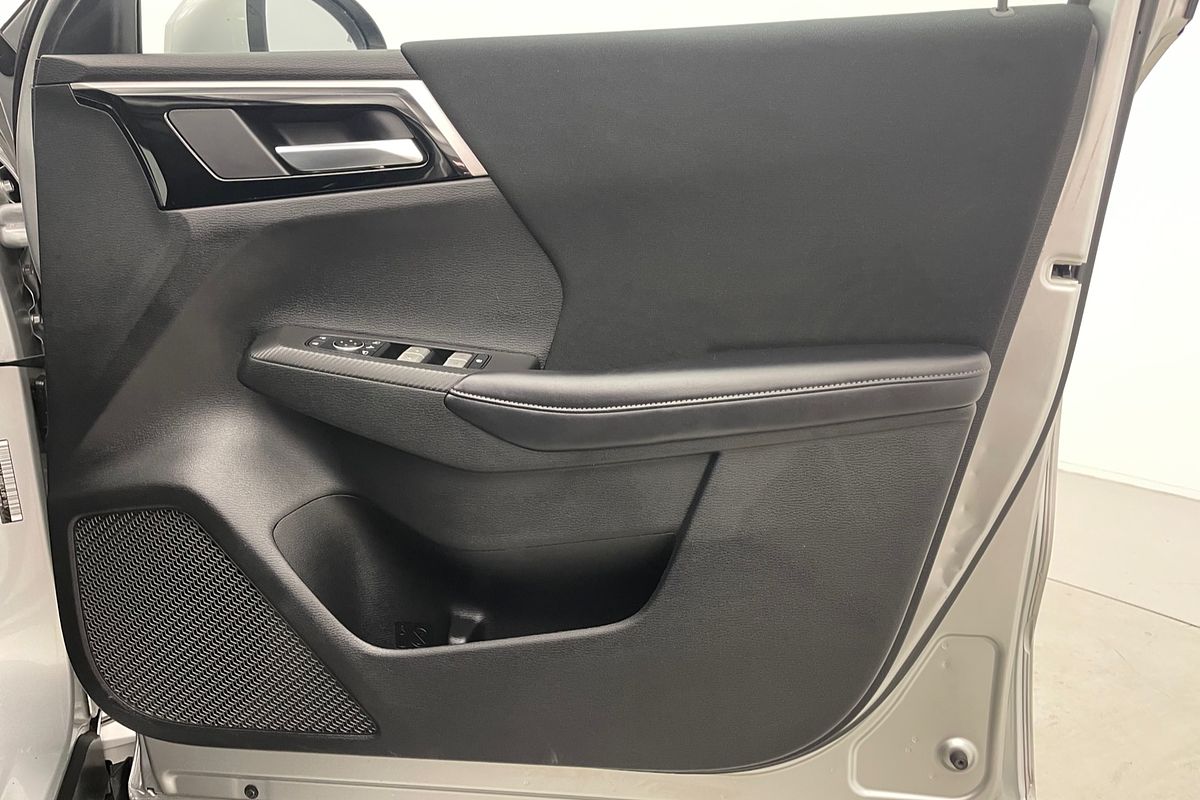 2023 Mitsubishi Outlander LS ZM
