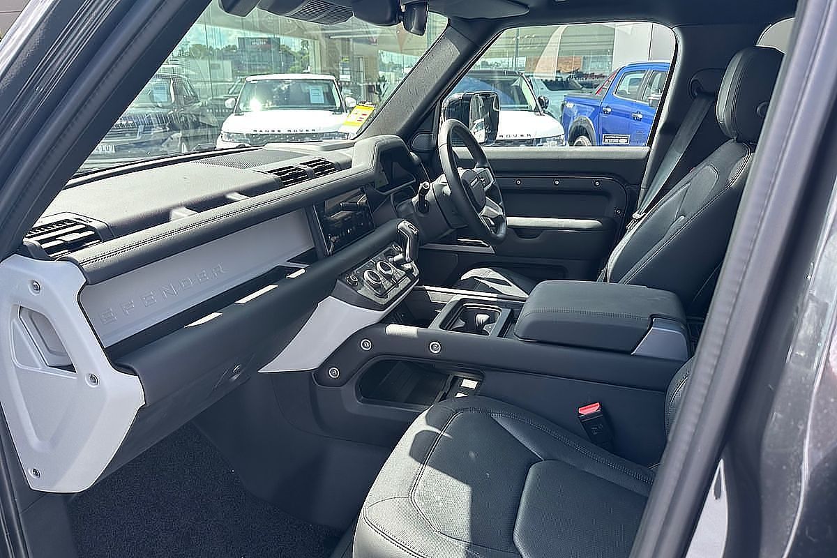 2024 Land Rover Defender 110 P400e X-Dynamic SE L663