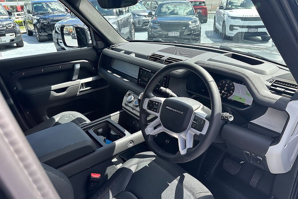 2024 Land Rover Defender 110 P400e X-Dynamic SE L663