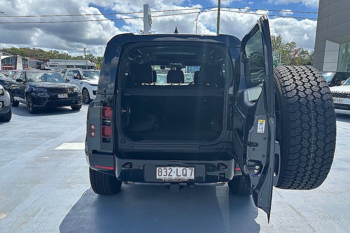 2024 Land Rover Defender 110 P400e X-Dynamic SE L663