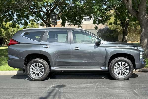 2024 Mitsubishi Pajero Sport GLX QF
