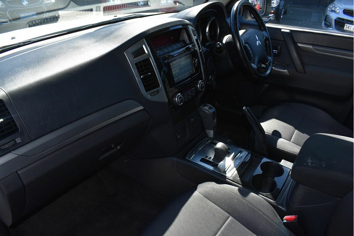 2015 Mitsubishi Pajero GLX NX
