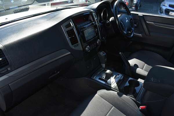2015 Mitsubishi Pajero GLX NX