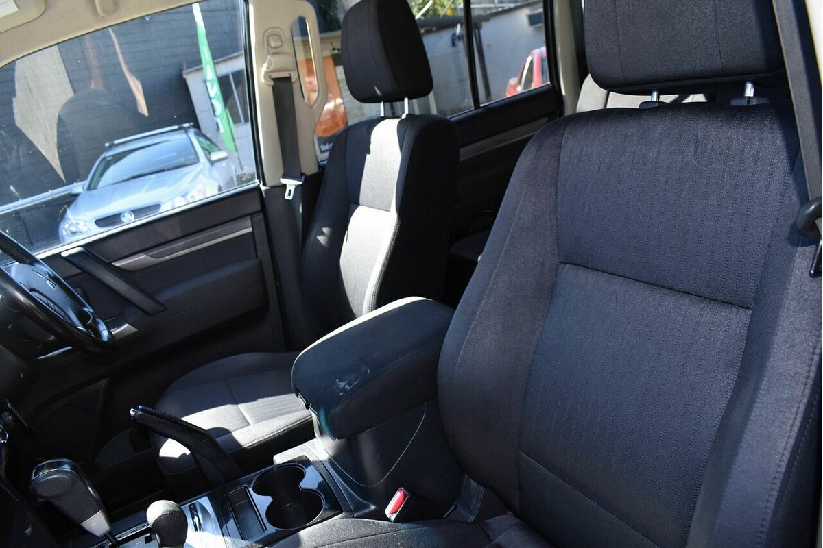 2015 Mitsubishi Pajero GLX NX