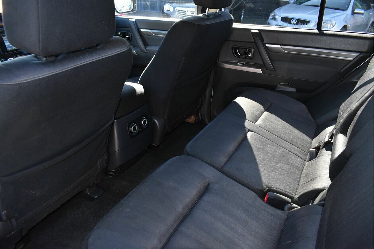 2015 Mitsubishi Pajero GLX NX