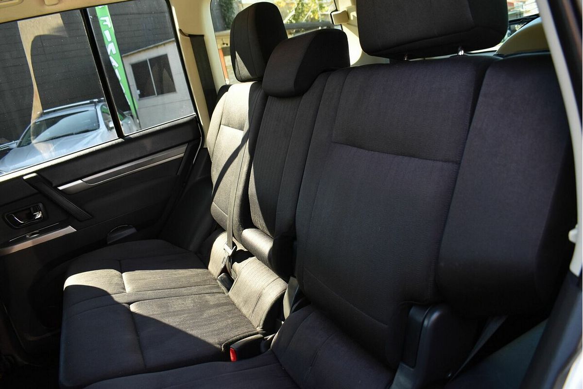 2015 Mitsubishi Pajero GLX NX