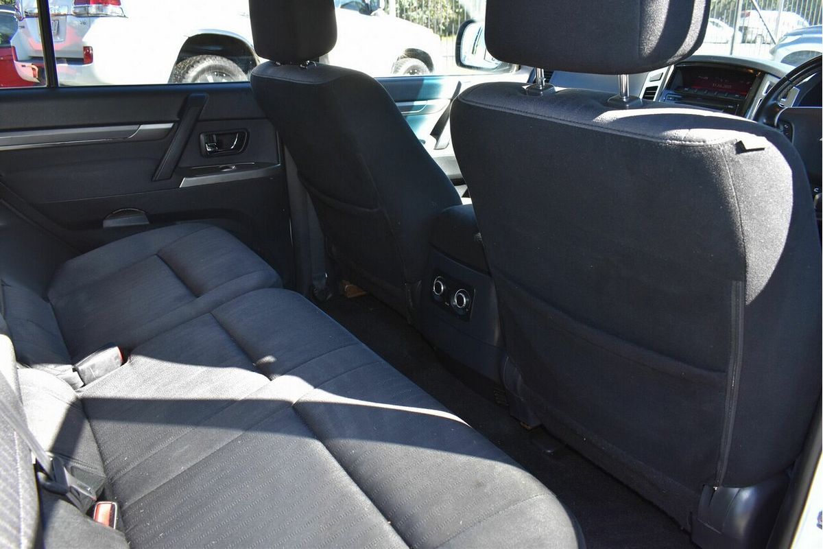 2015 Mitsubishi Pajero GLX NX