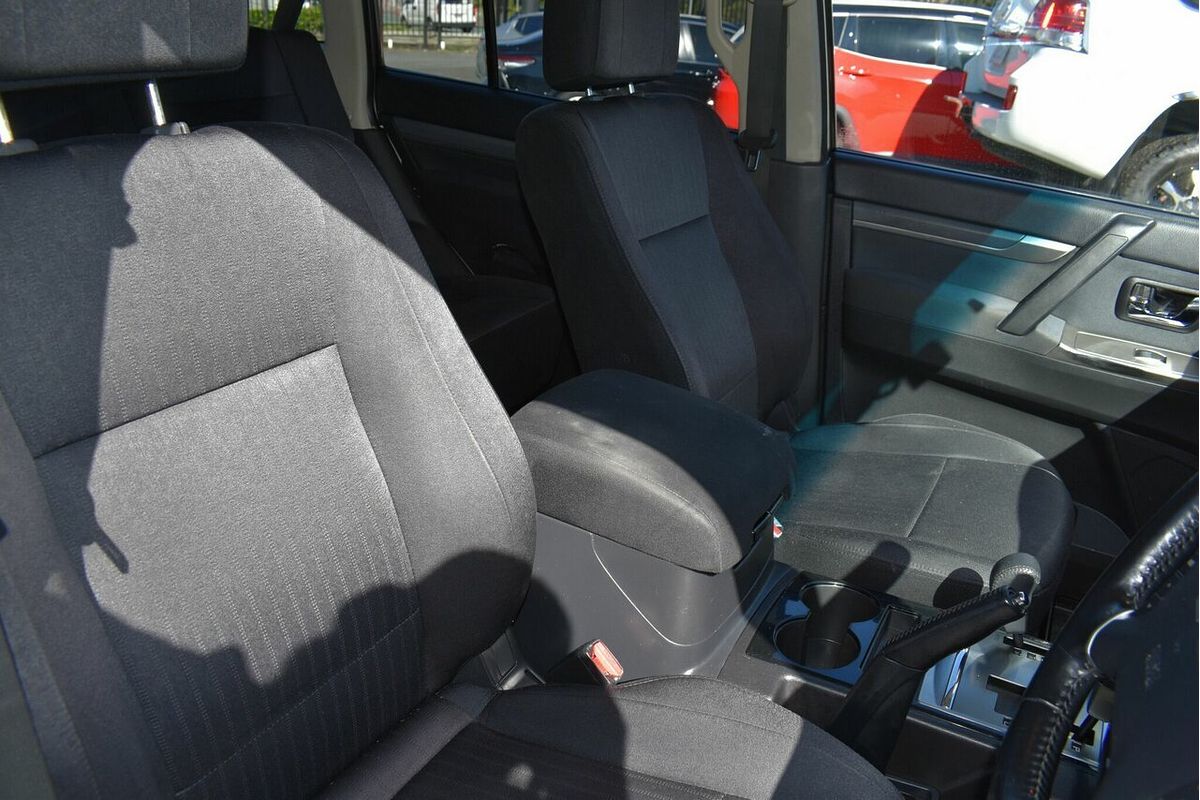 2015 Mitsubishi Pajero GLX NX