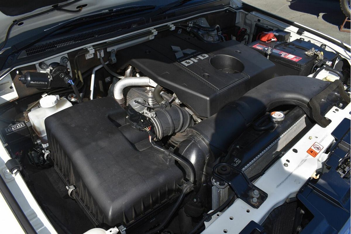 2015 Mitsubishi Pajero GLX NX