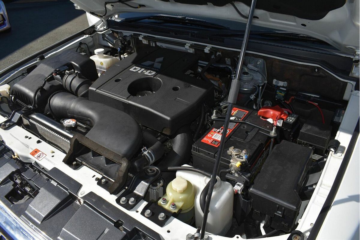 2015 Mitsubishi Pajero GLX NX