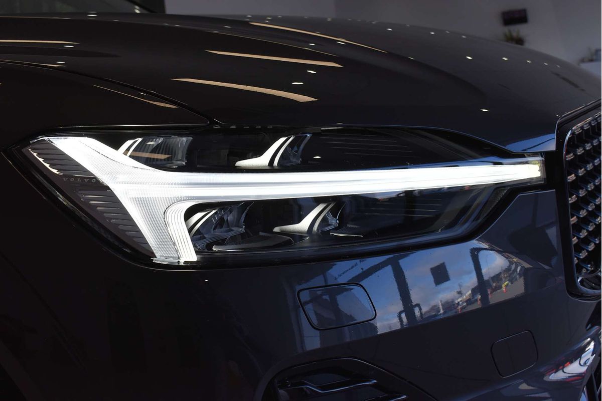 2021 Volvo XC60 B6 R-Design