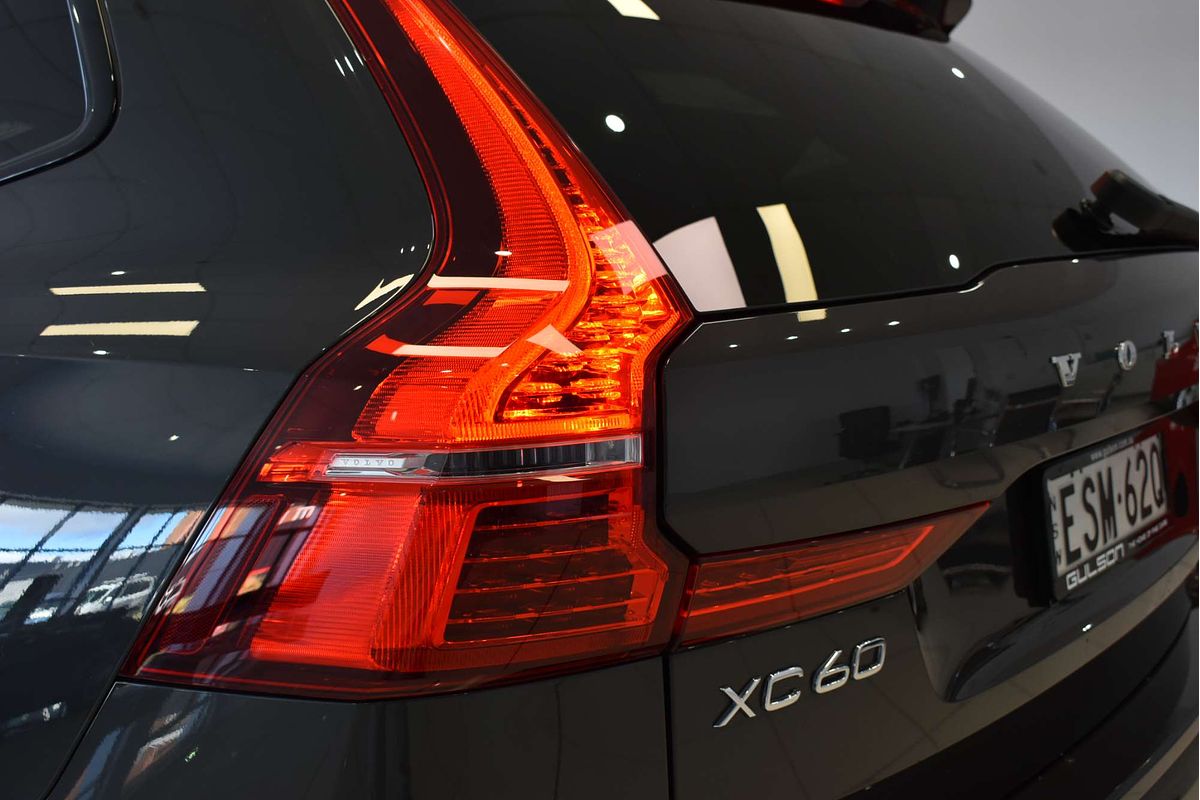 2021 Volvo XC60 B6 R-Design