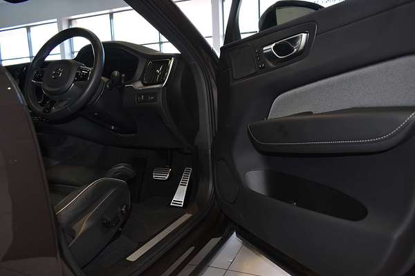 2021 Volvo XC60 B6 R-Design