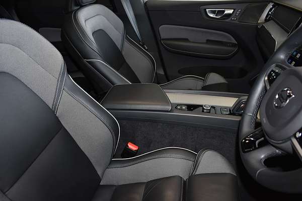 2021 Volvo XC60 B6 R-Design