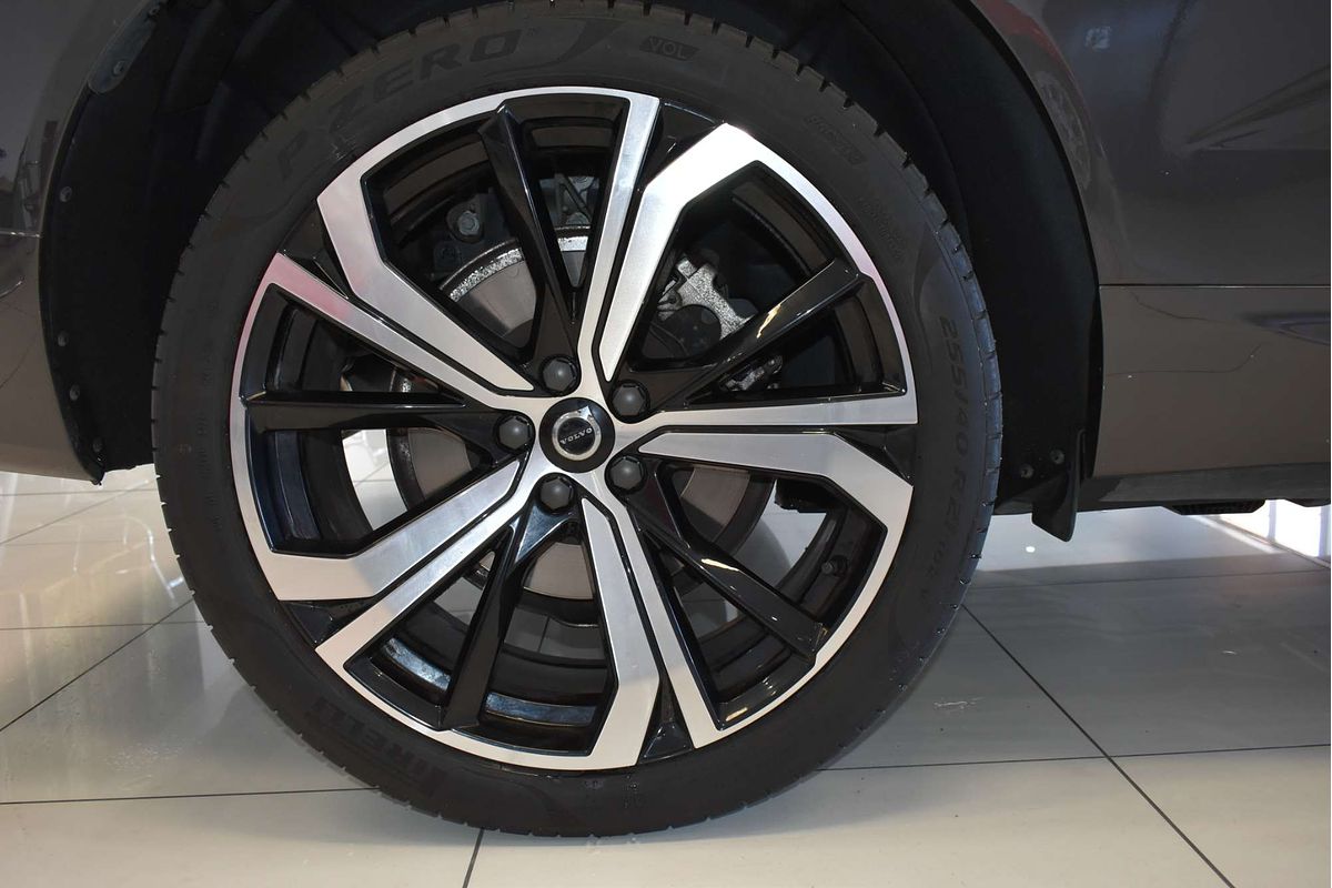 2021 Volvo XC60 B6 R-Design