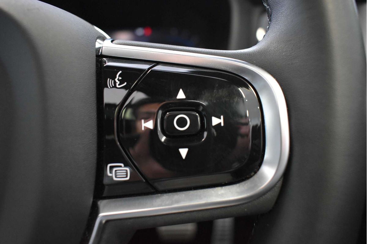 2021 Volvo XC60 B6 R-Design