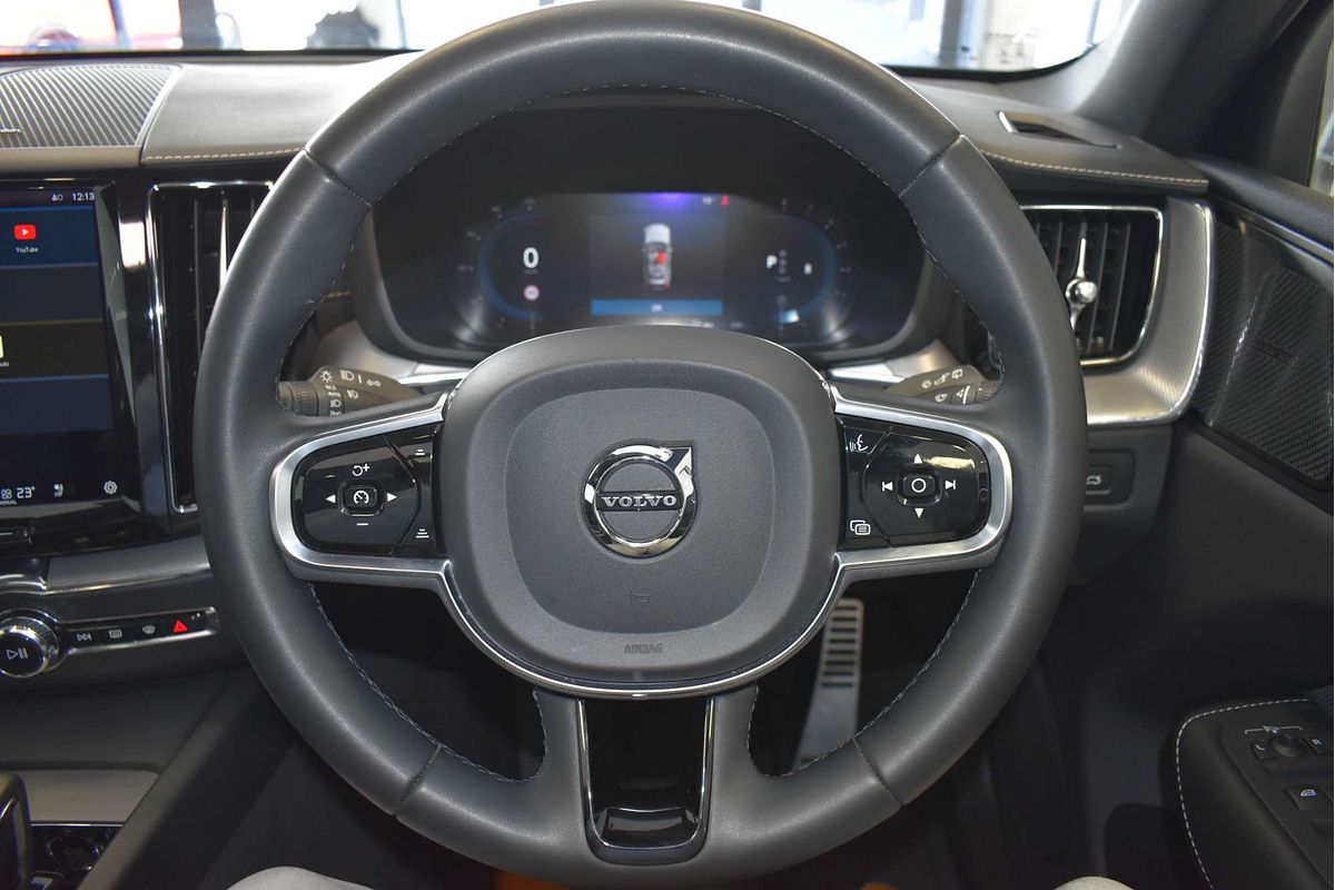 2021 Volvo XC60 B6 R-Design