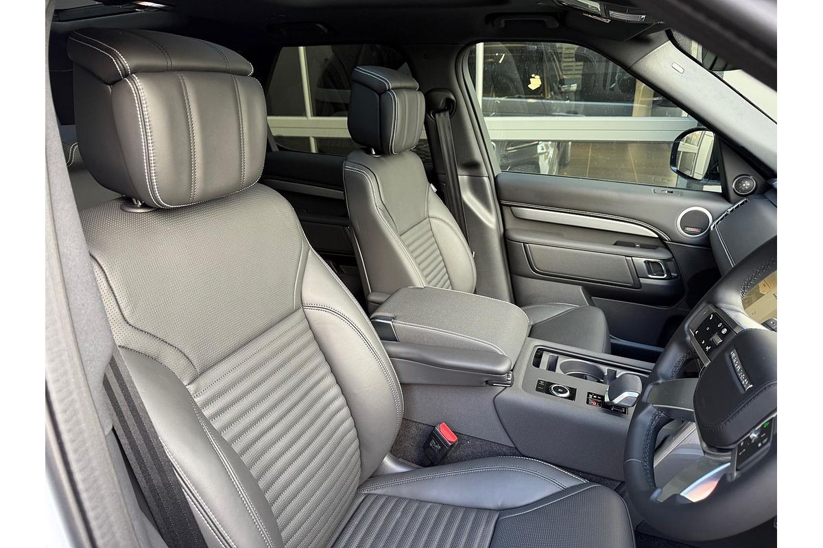 2024 Land Rover Discovery P360 Dynamic SE Series 5