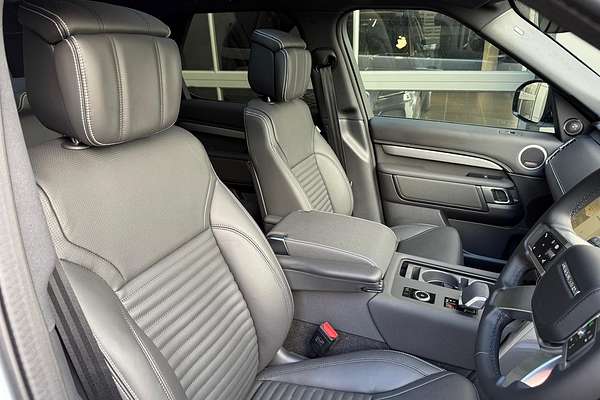 2024 Land Rover Discovery P360 Dynamic SE Series 5