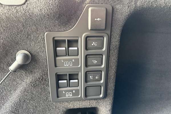 2024 Land Rover Discovery P360 Dynamic SE Series 5