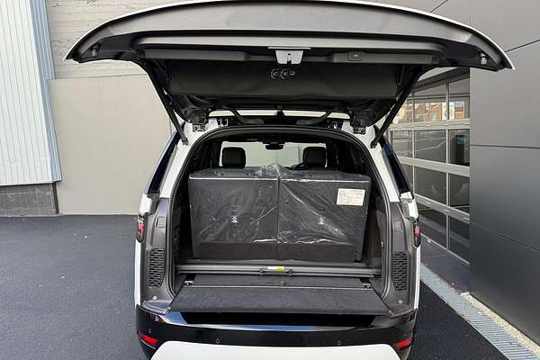 2024 Land Rover Discovery P360 Dynamic SE Series 5