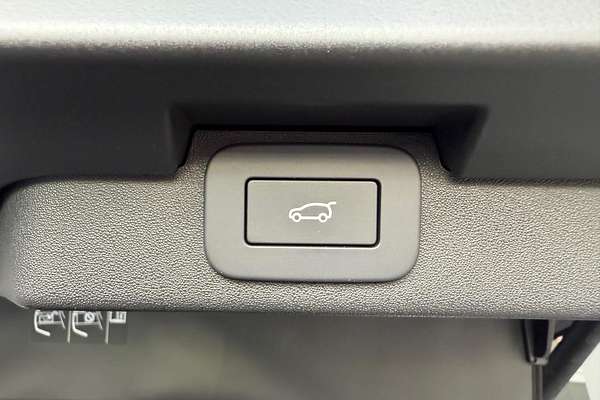 2024 Land Rover Discovery P360 Dynamic SE Series 5