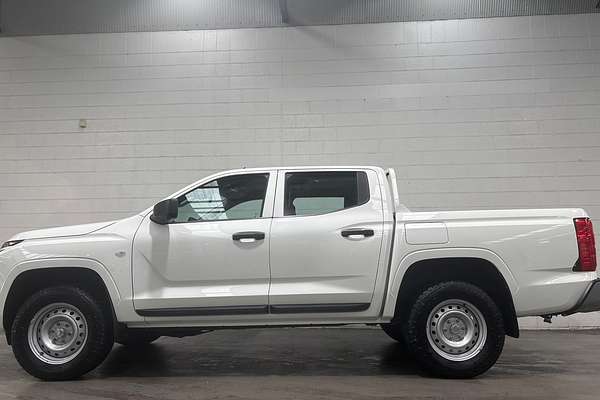 2024 Mitsubishi Triton GLX MV 4X4