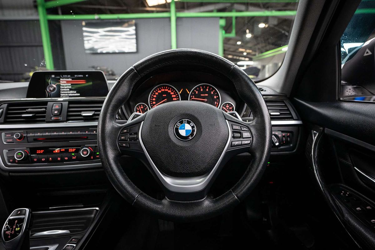 2014 BMW 3 Series 320i Luxury Line F30