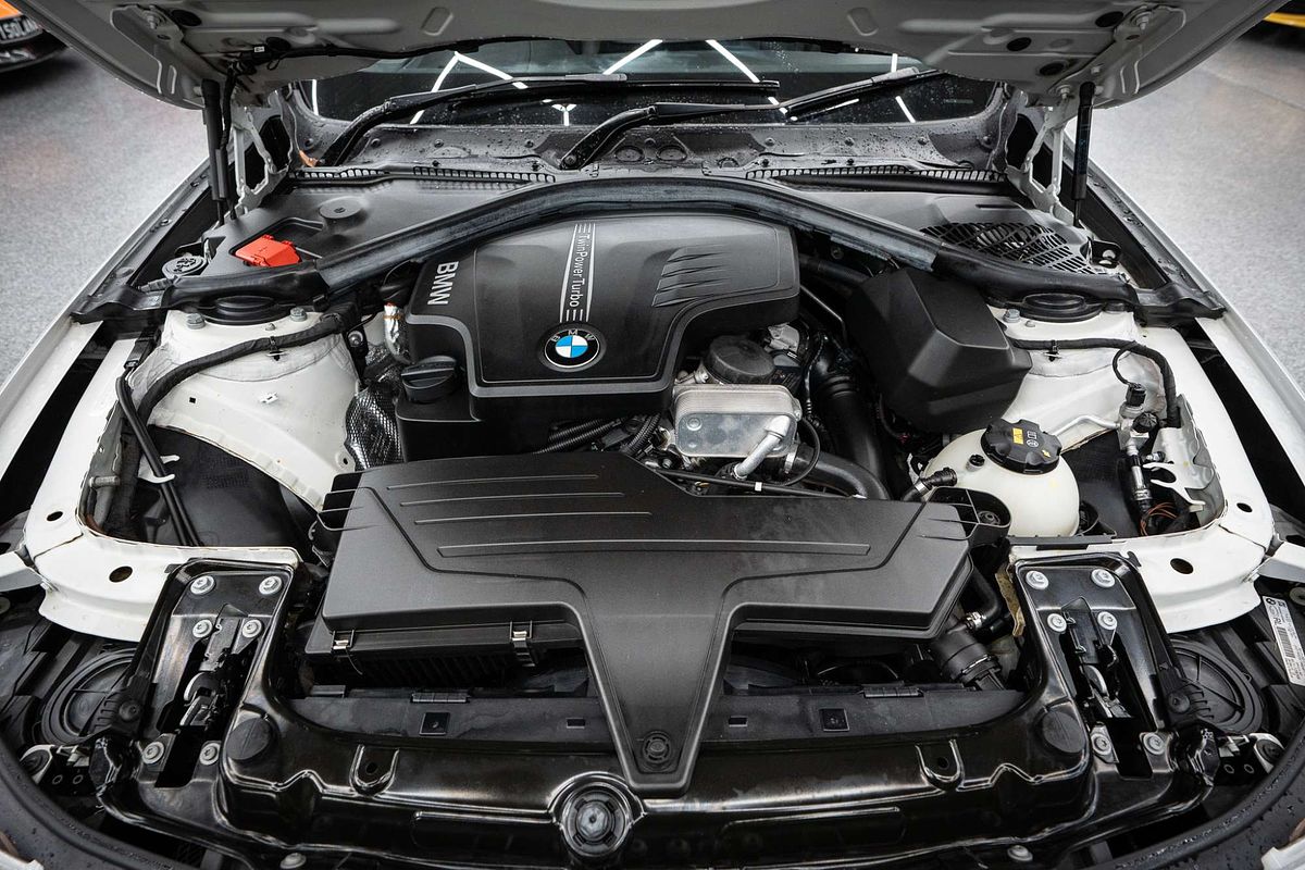 2014 BMW 3 Series 320i Luxury Line F30