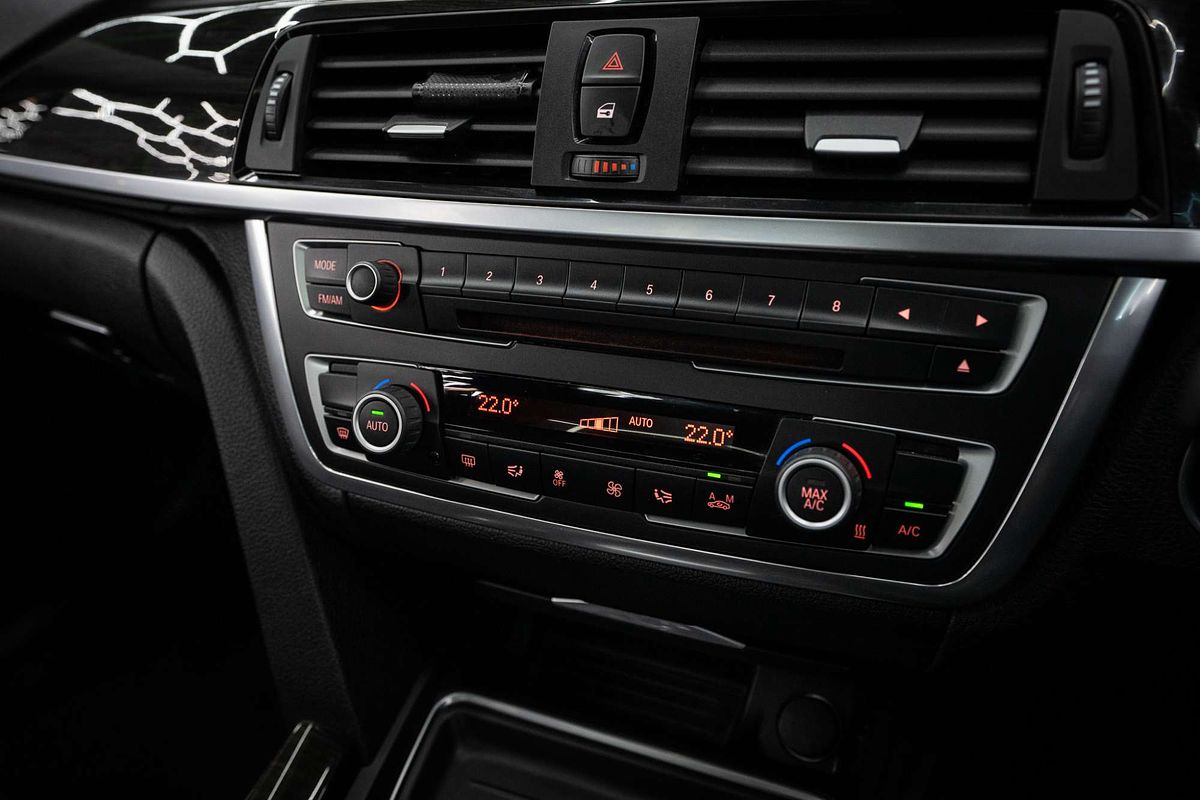 2014 BMW 3 Series 320i Luxury Line F30