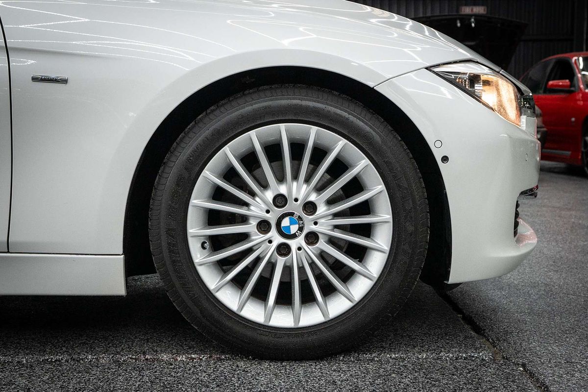 2014 BMW 3 Series 320i Luxury Line F30