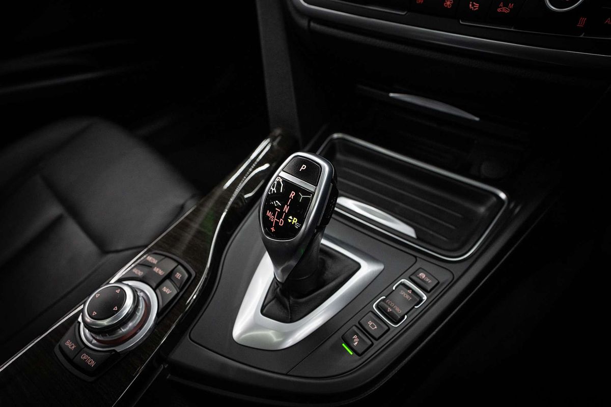 2014 BMW 3 Series 320i Luxury Line F30