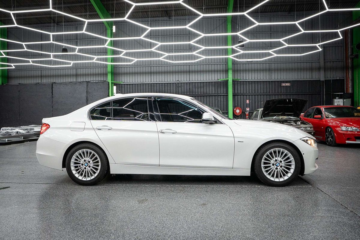 2014 BMW 3 Series 320i Luxury Line F30