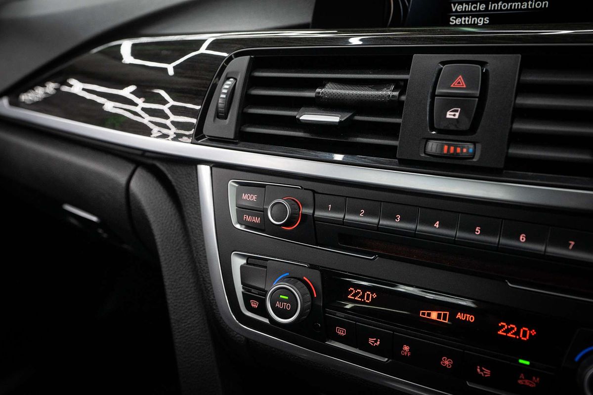 2014 BMW 3 Series 320i Luxury Line F30