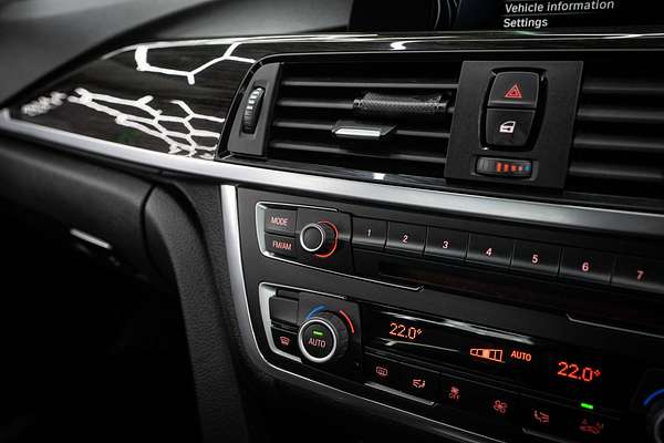 2014 BMW 3 Series 320i Luxury Line F30