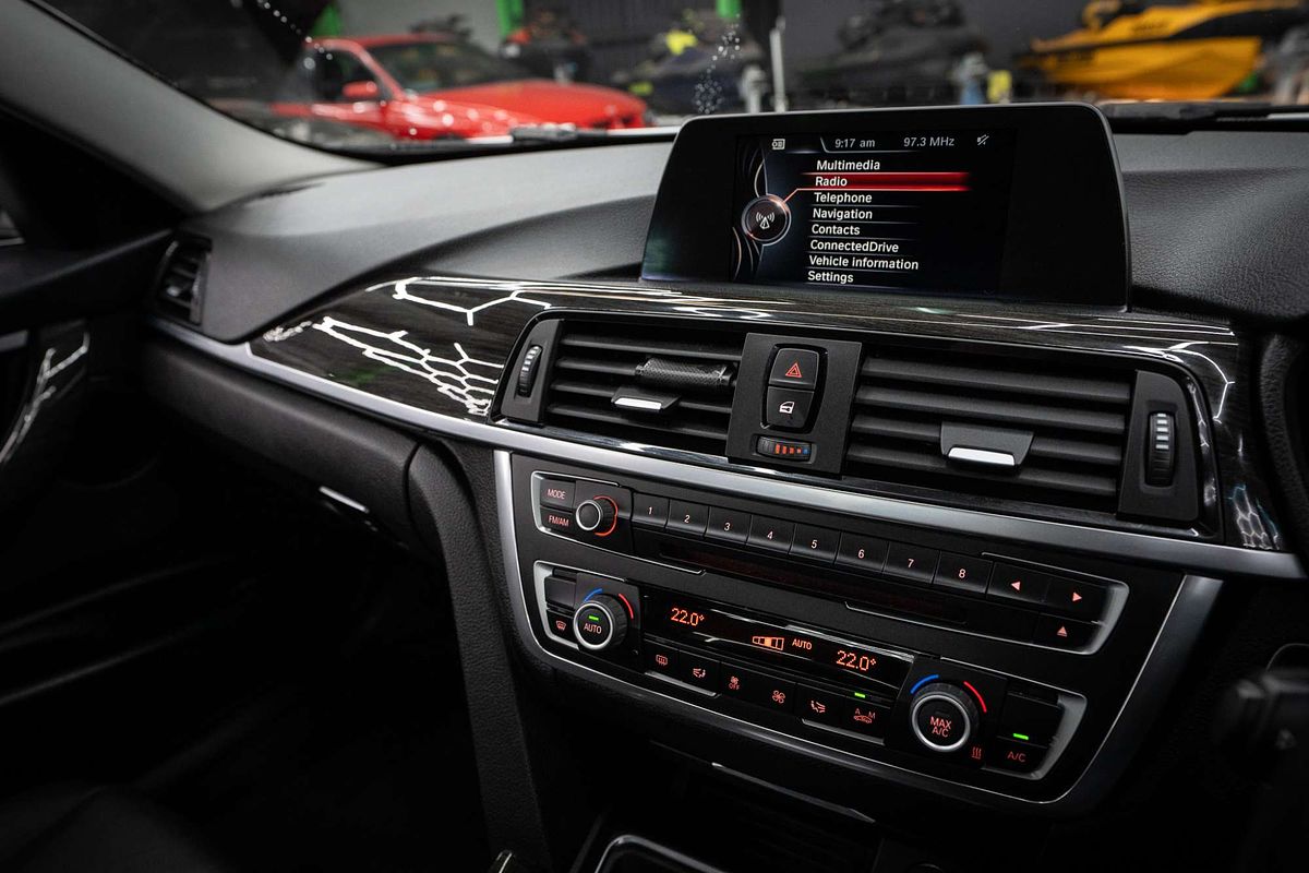 2014 BMW 3 Series 320i Luxury Line F30