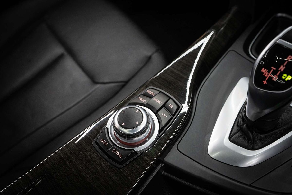 2014 BMW 3 Series 320i Luxury Line F30