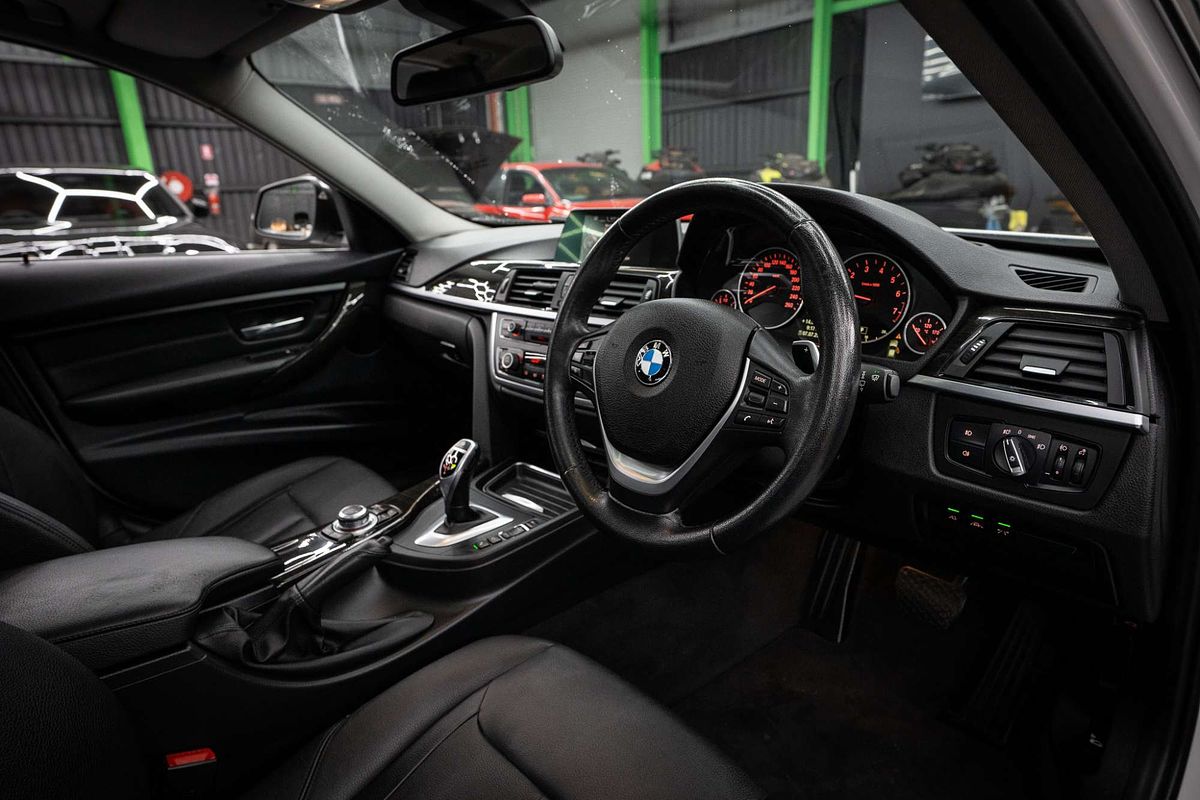 2014 BMW 3 Series 320i Luxury Line F30