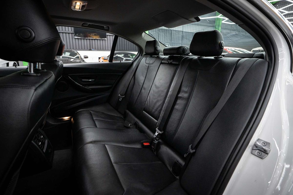 2014 BMW 3 Series 320i Luxury Line F30