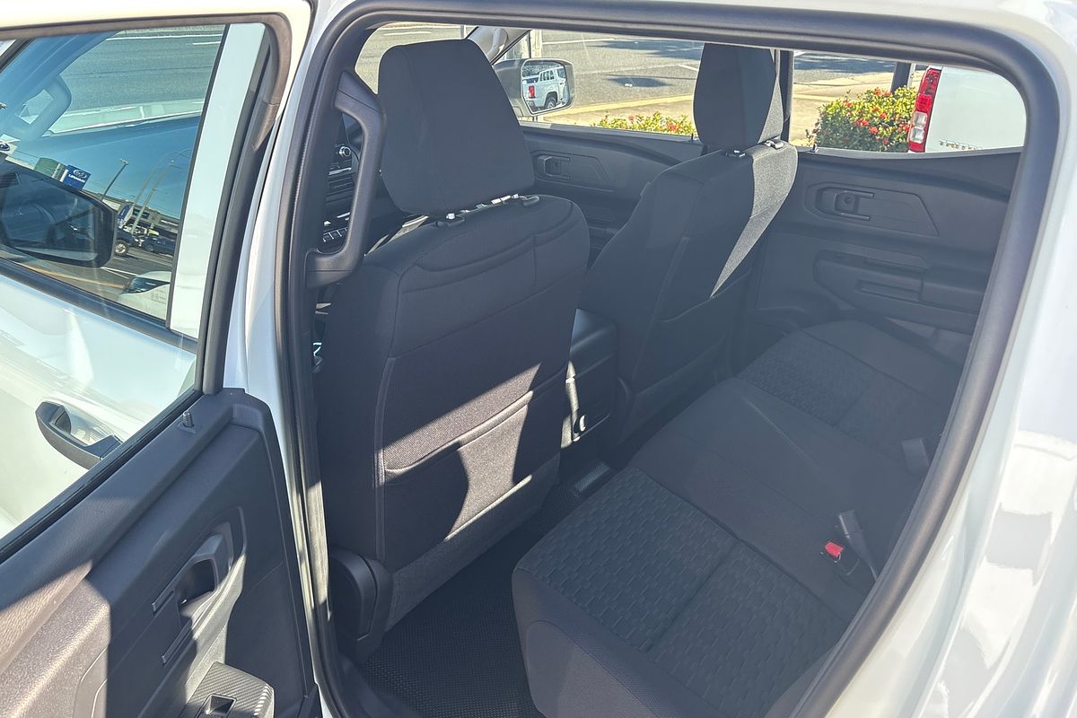 2025 Mitsubishi Triton GLX MV 4X4