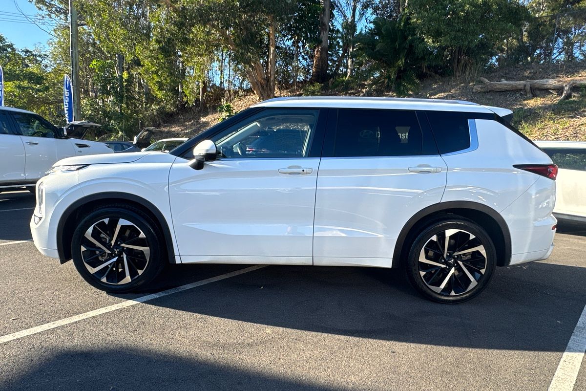 2021 Mitsubishi Outlander Exceed ZM