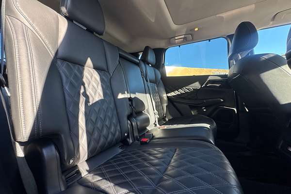 2021 Mitsubishi Outlander Exceed ZM