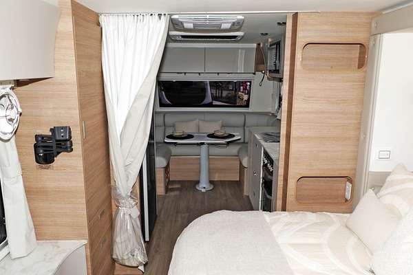 2025 Jayco SILVERLINE CARAVAN 21.65-3.SL-MY25