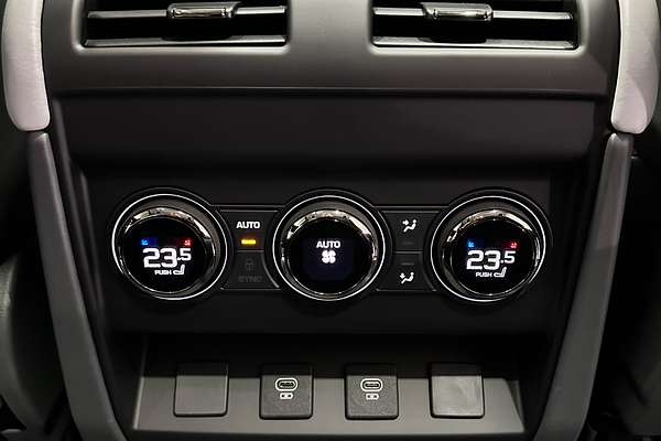 2025 Land Rover Defender 110 P635 OCTA L663