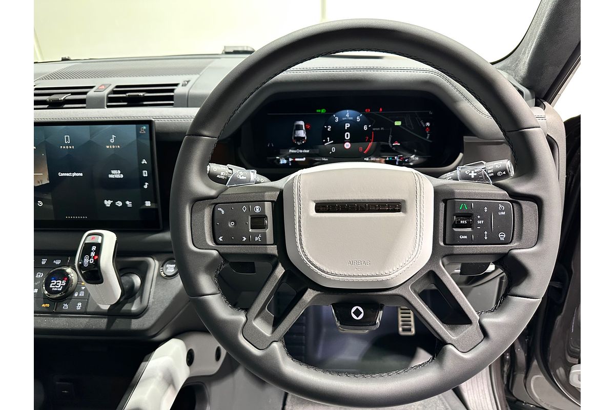 2025 Land Rover Defender 110 P635 OCTA L663