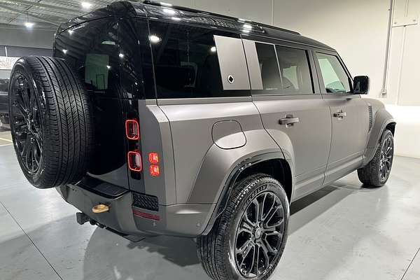 2025 Land Rover Defender 110 P635 OCTA L663