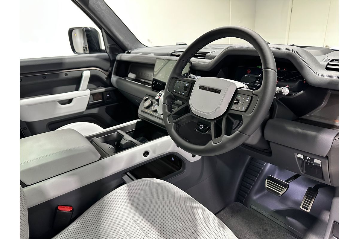 2025 Land Rover Defender 110 P635 OCTA L663