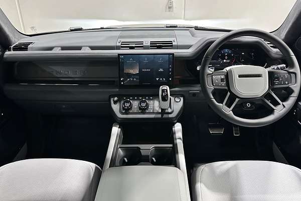 2025 Land Rover Defender 110 P635 OCTA L663